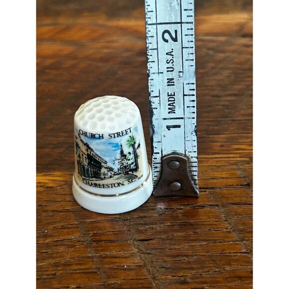 Vintage Souvenir Porcelain Thimble Featuring Church Street Charleston S.C. Desig - Picture 3 of 3